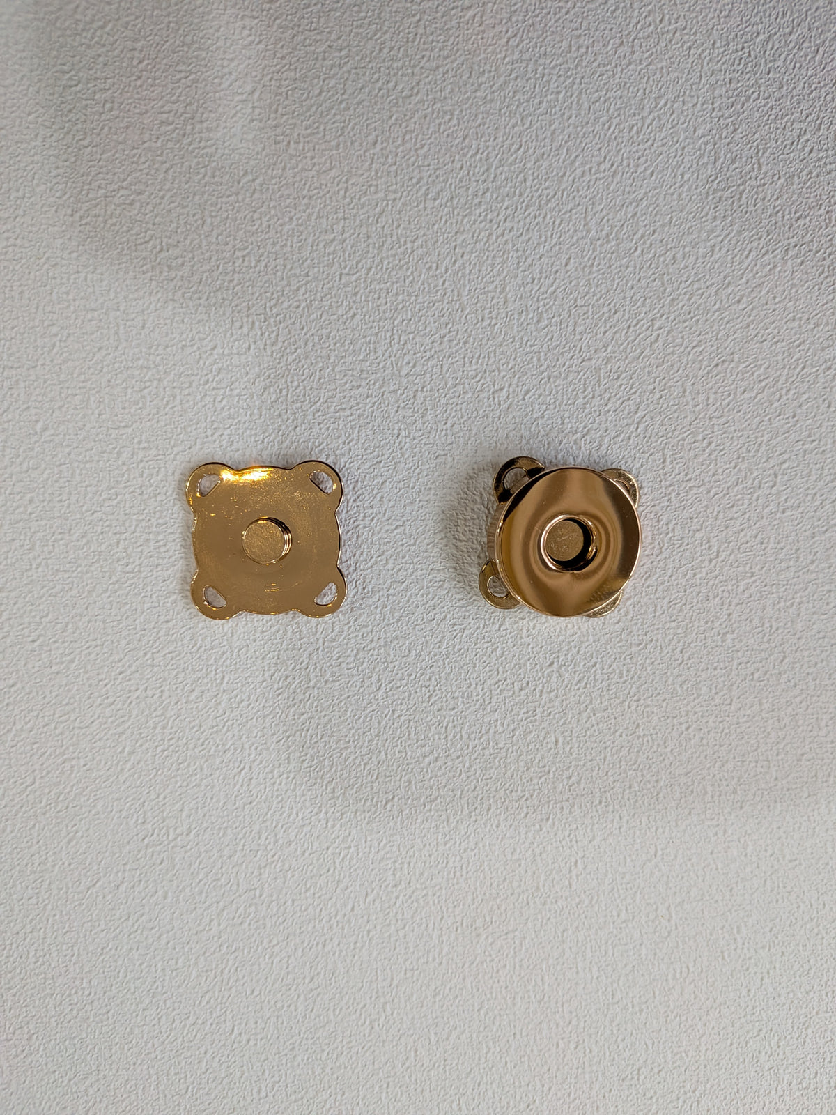 Sewing magnet buttons